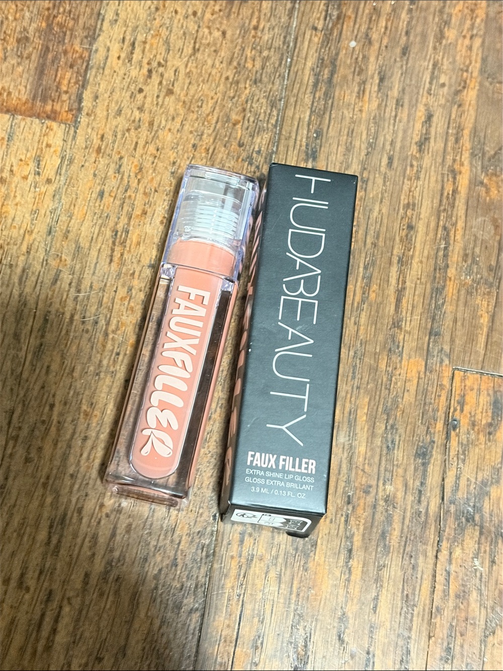❄️⚡️Huda Honey Faux filler Lip Gloss - Picture 3 of 9